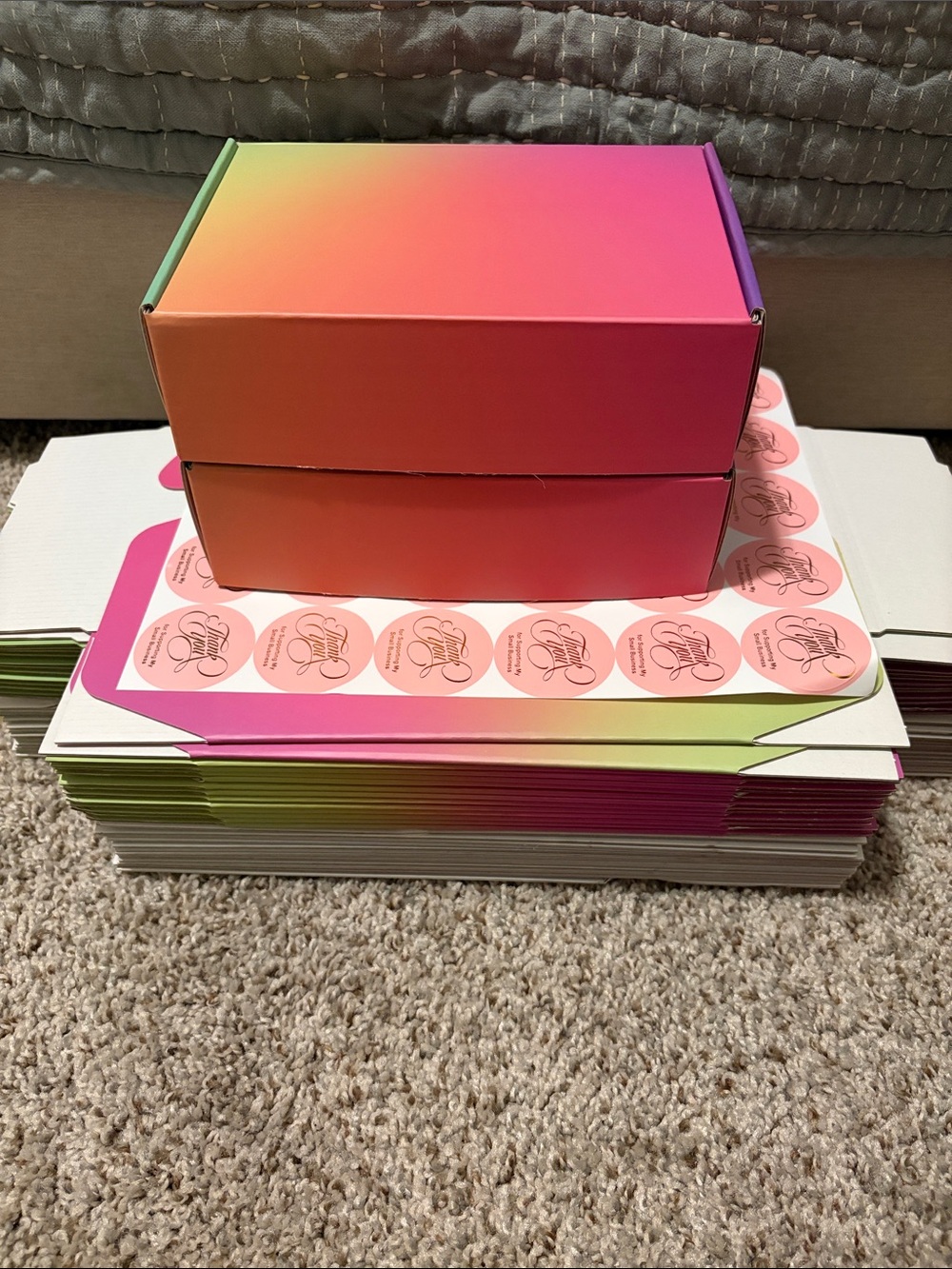 30 Gradient Rainbow Mailing Boxes with Matching Stickers